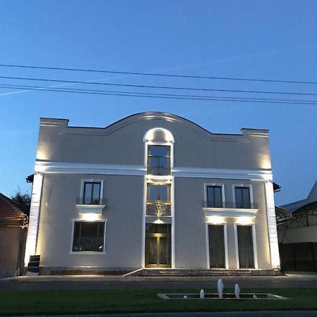 Regal Ballroom Caransebeş Екстериор снимка