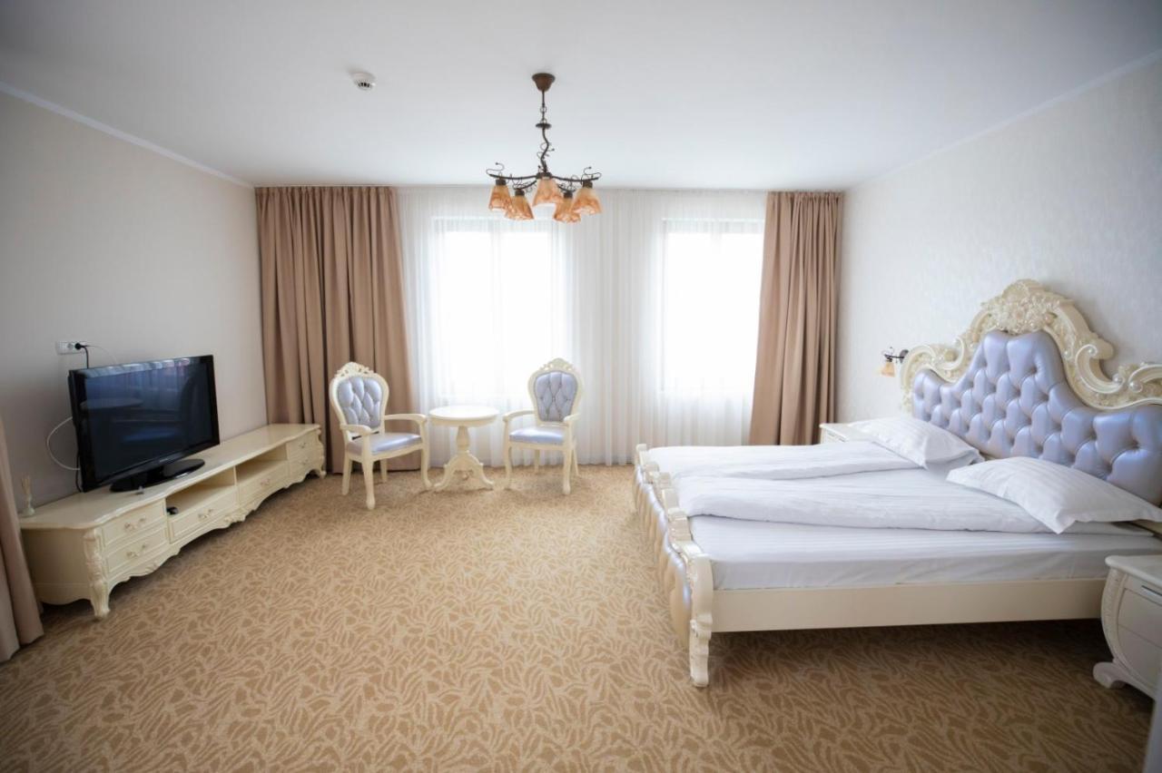 Regal Ballroom Caransebeş Екстериор снимка