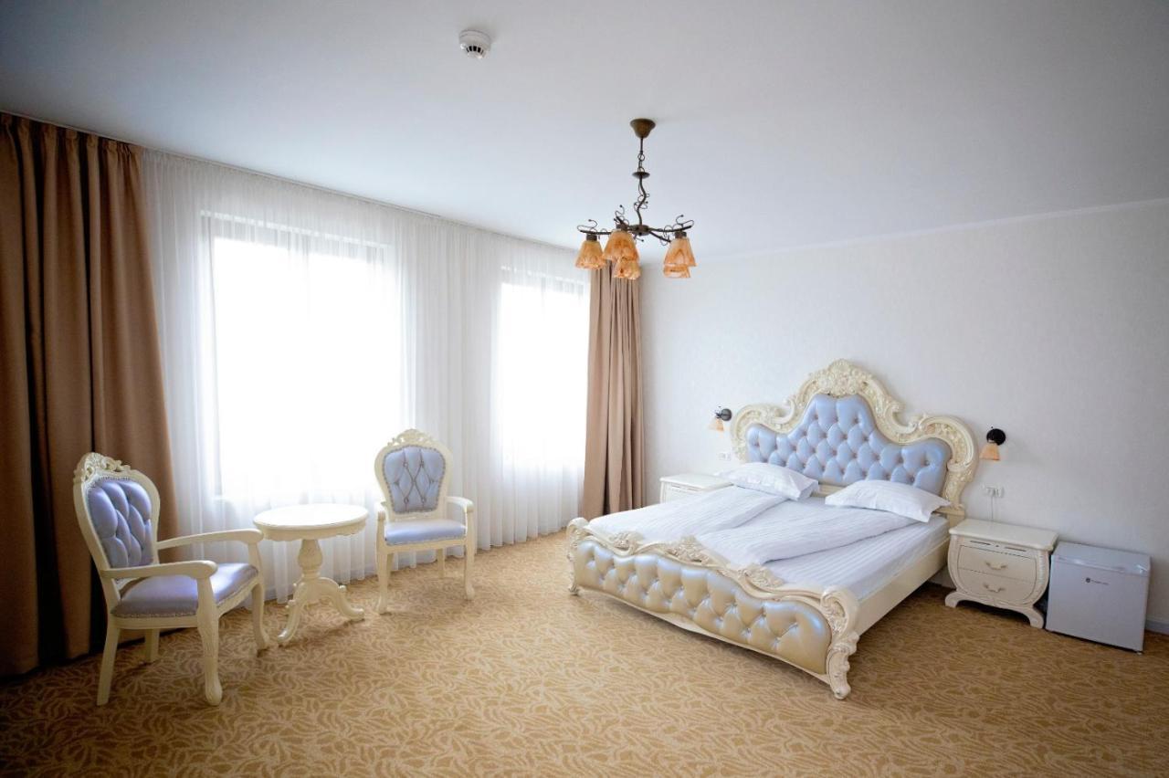 Regal Ballroom Caransebeş Екстериор снимка