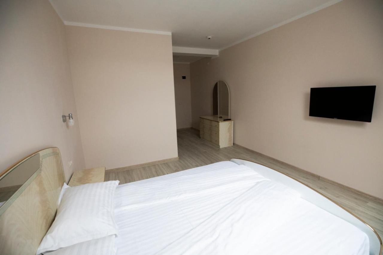 Regal Ballroom Caransebeş Екстериор снимка