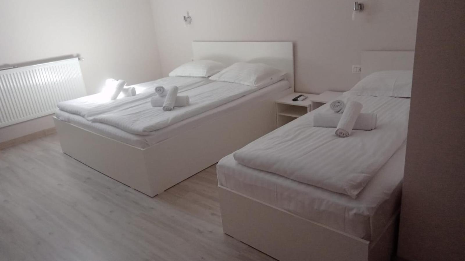 Regal Ballroom Caransebeş Екстериор снимка