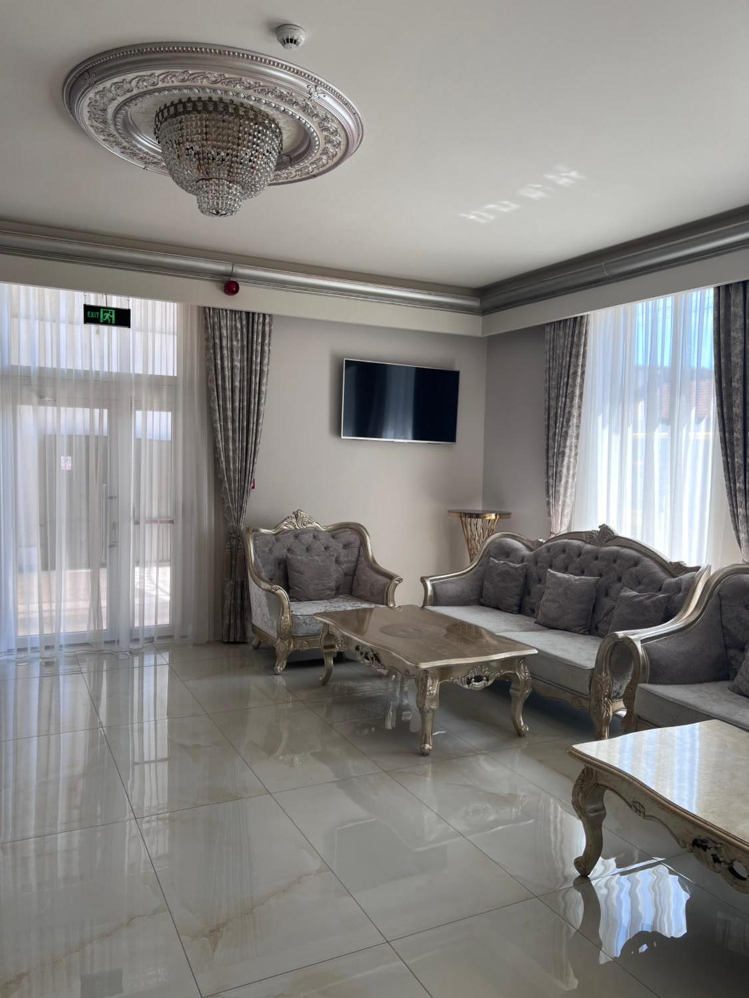 Regal Ballroom Caransebeş Екстериор снимка