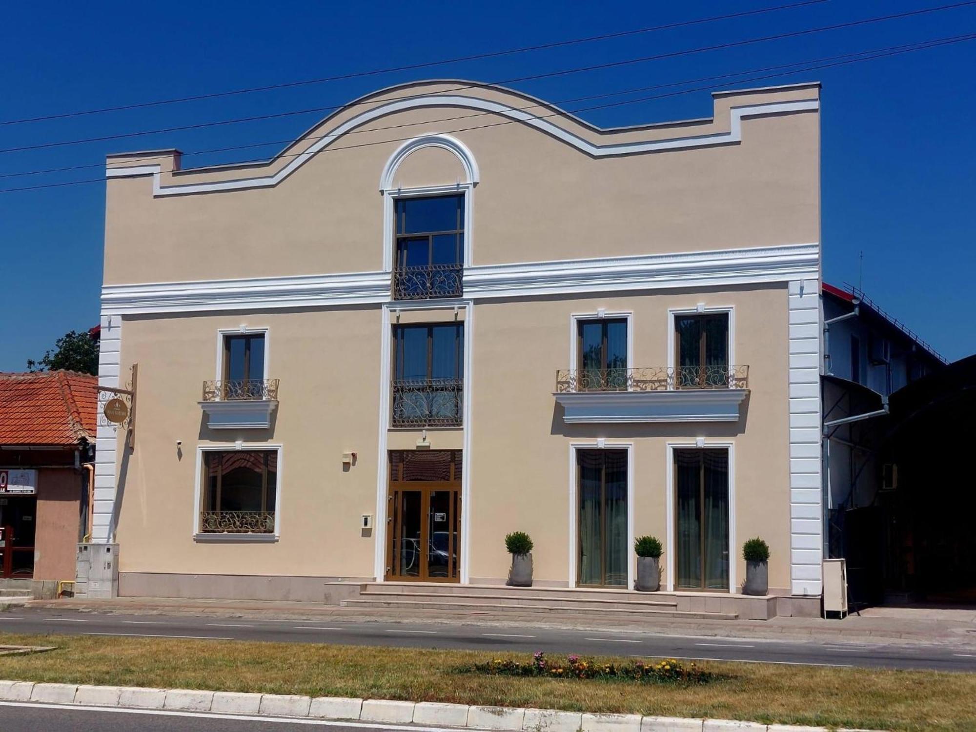 Regal Ballroom Caransebeş Екстериор снимка