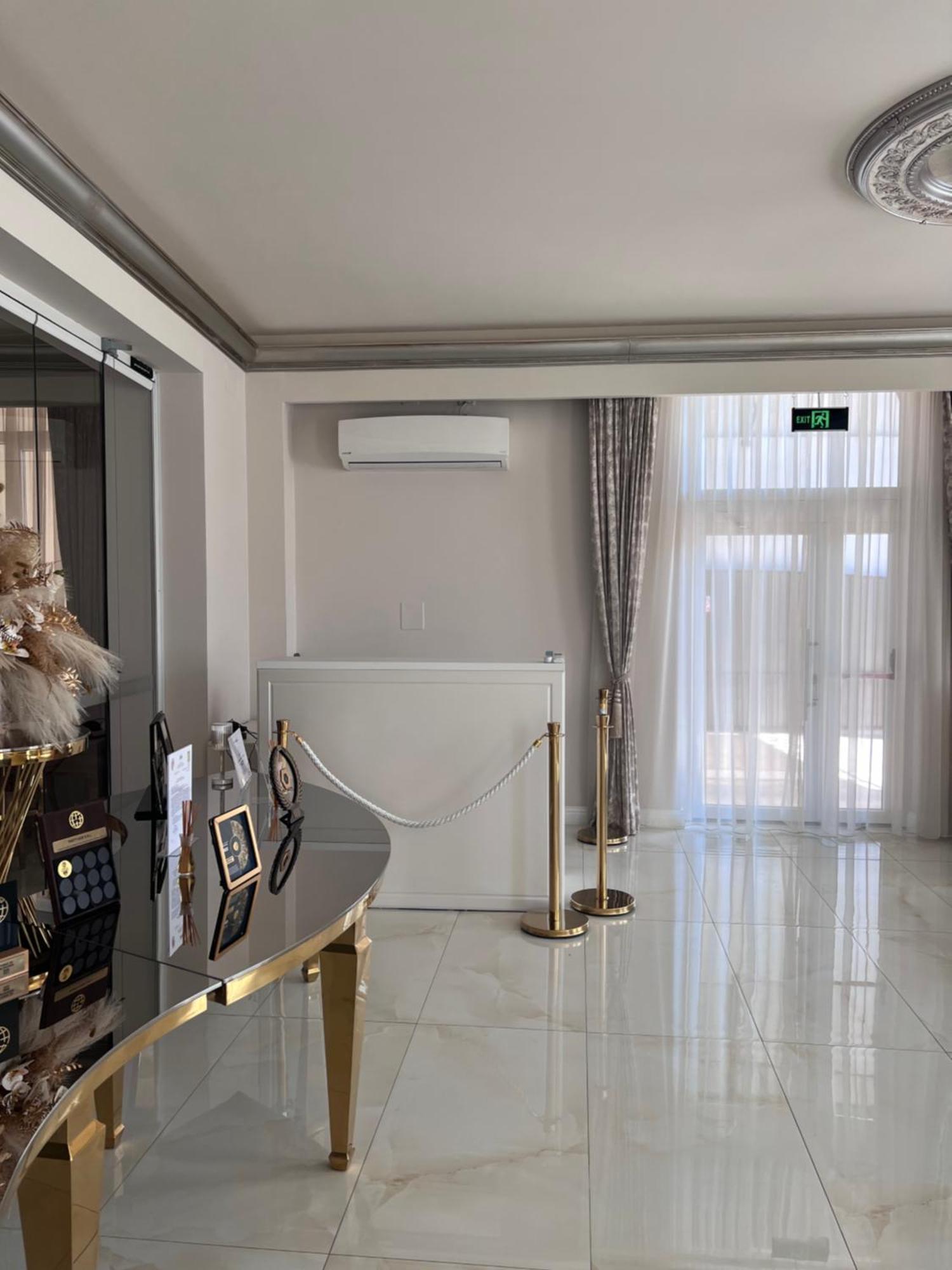 Regal Ballroom Caransebeş Екстериор снимка